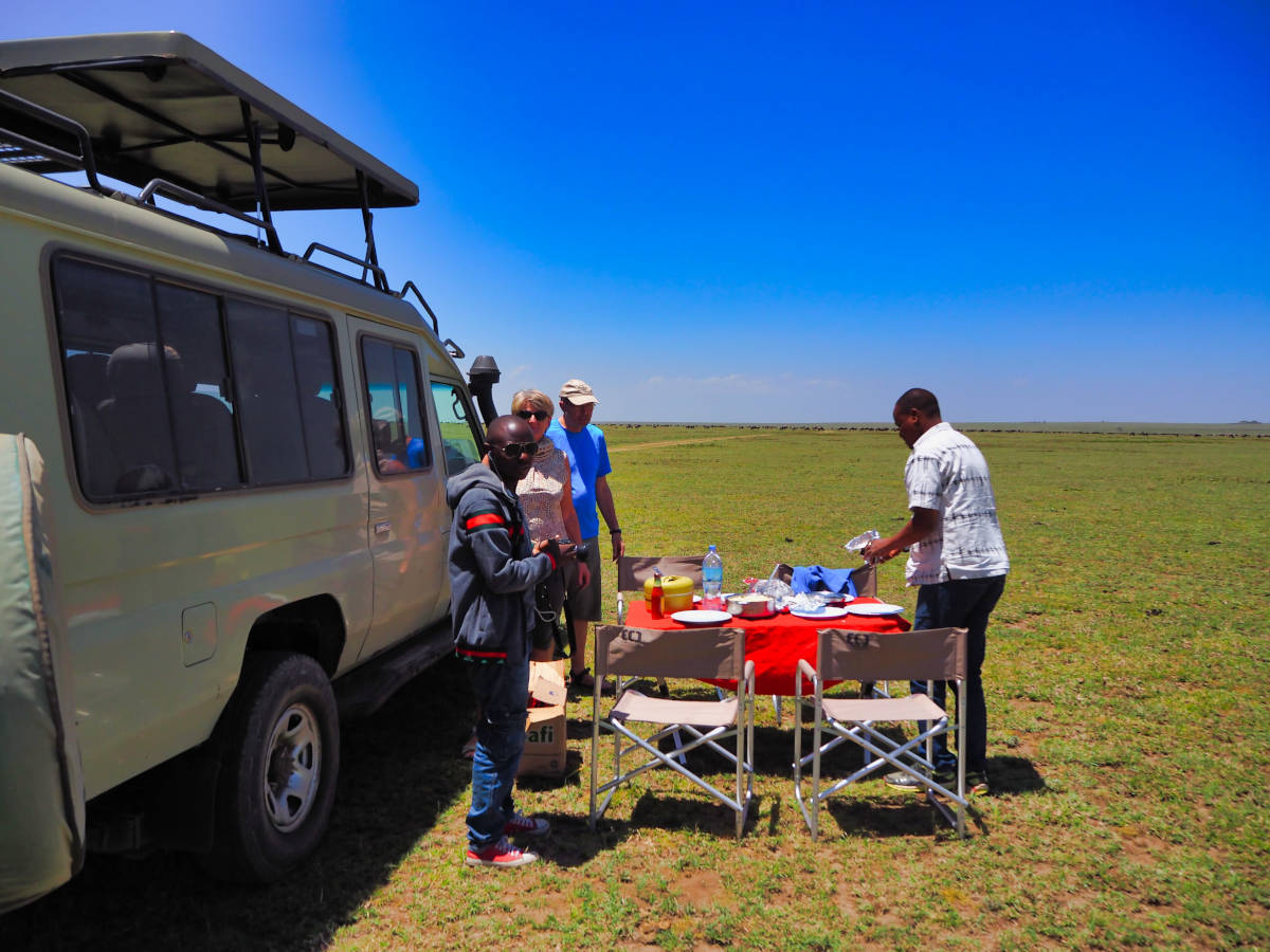 Maricky's Safaris - Setting up for bush lunch in Serengeti National Park